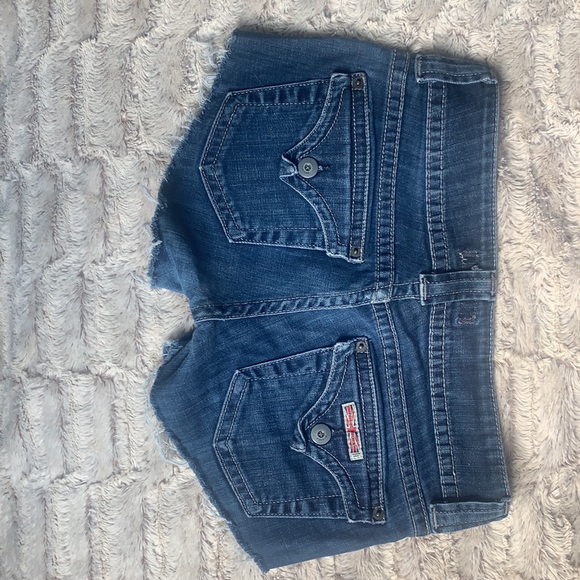 Adorable Hudson cut off denim shorts - Picture 2 of 6